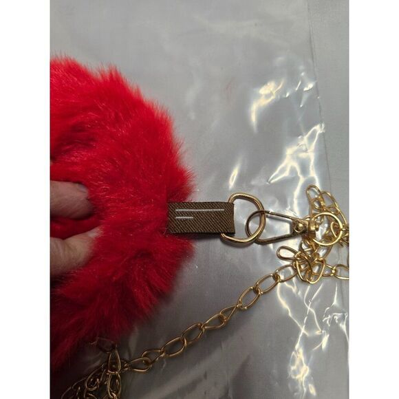 Heart-Shaped Red Faux Fur Crossbody Bag With Gold Chain soft fairycore Y2K love - Picture 4 of 6
